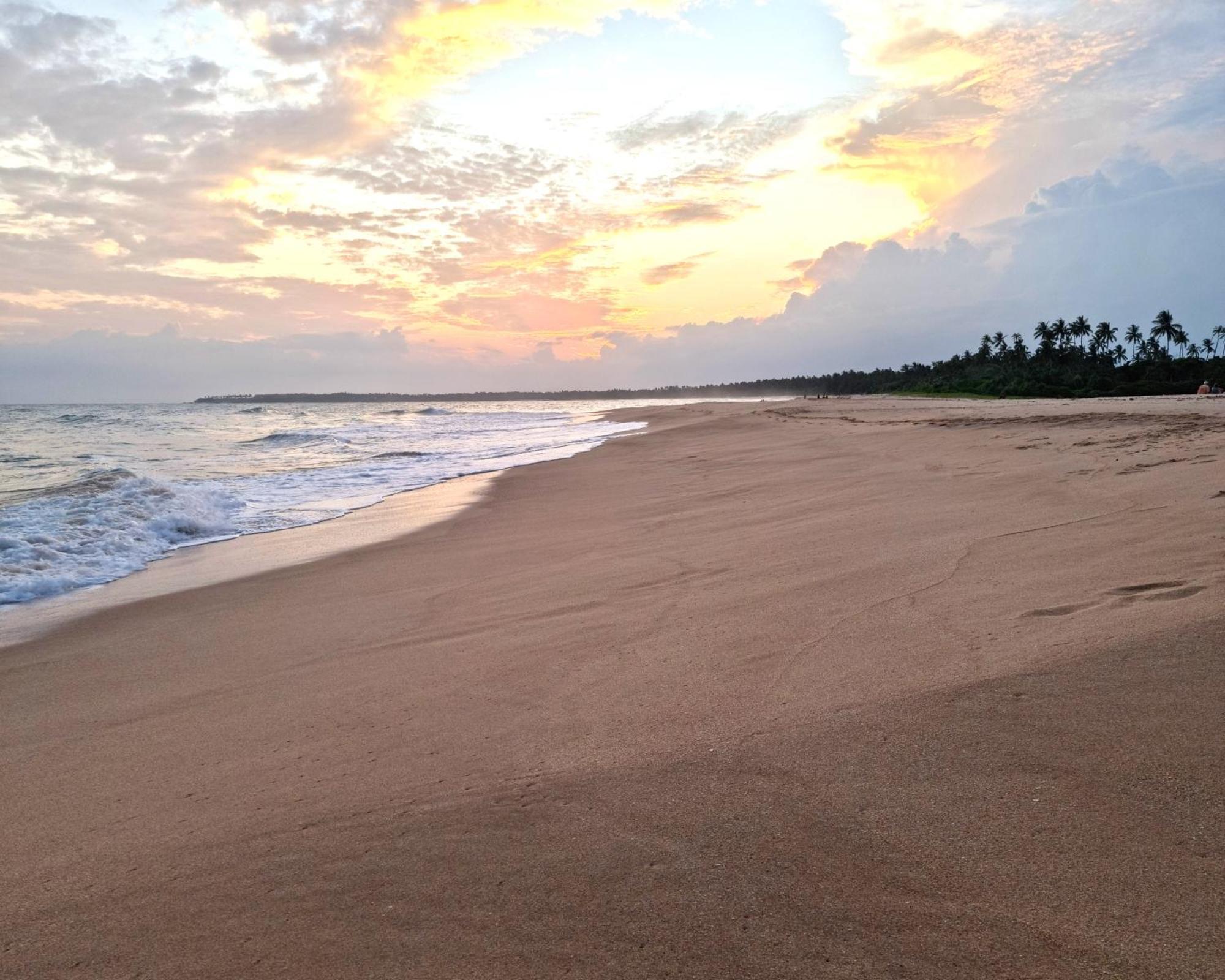 Ardeen Villa - Superb 3 Bedroom Beachfront For 6, Bb, Free Pick Up For 7 Night Stays Arriving Together, Fully Serviced, Taxes Included Тангалла Экстерьер фото